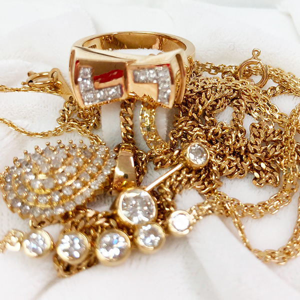 Jewellery with diamonds
