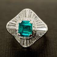 PT900 Emerald ring